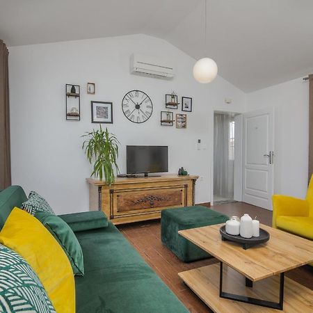 Apartment Marina Malinska Buitenkant foto