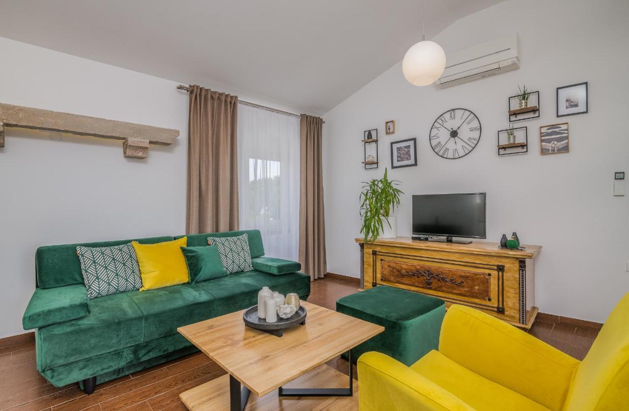 Apartment Marina Malinska Buitenkant foto