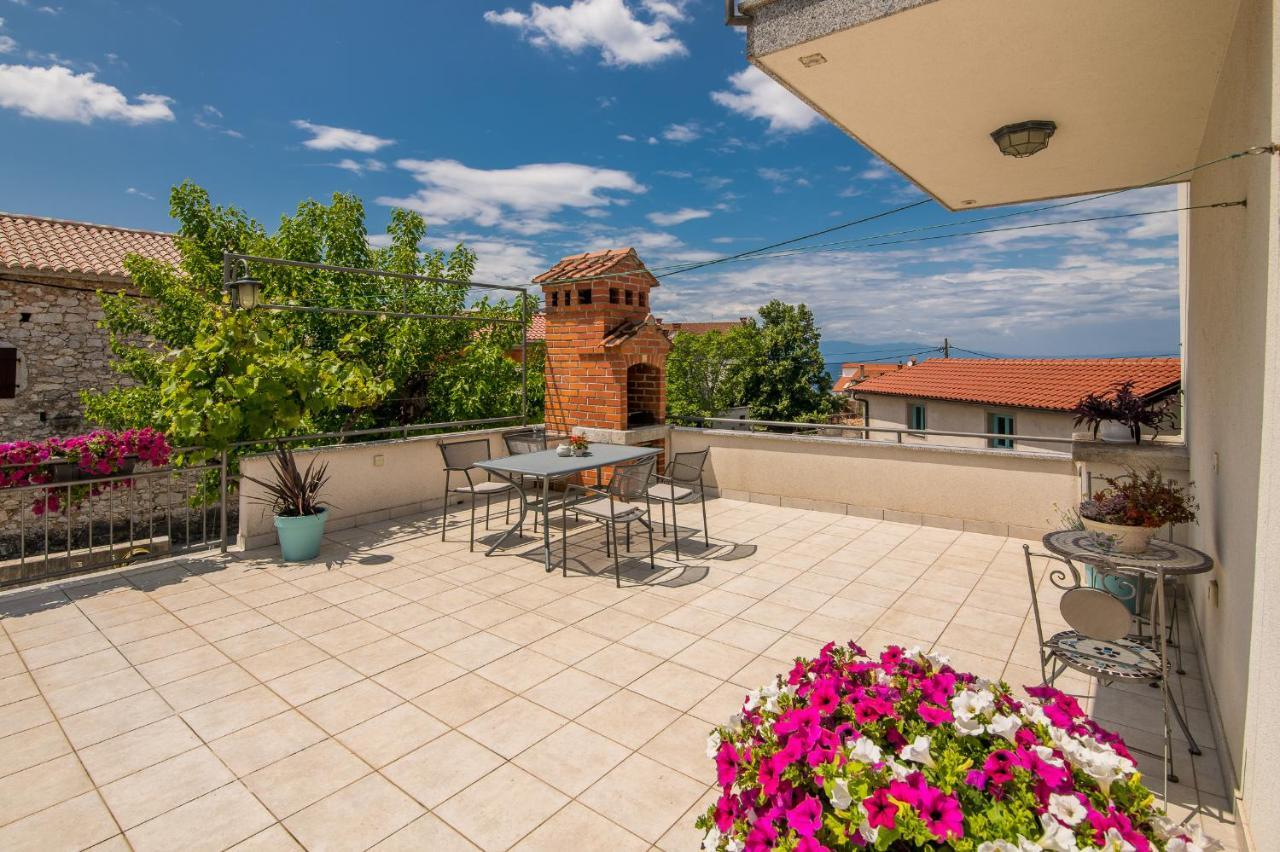 Apartment Marina Malinska Buitenkant foto