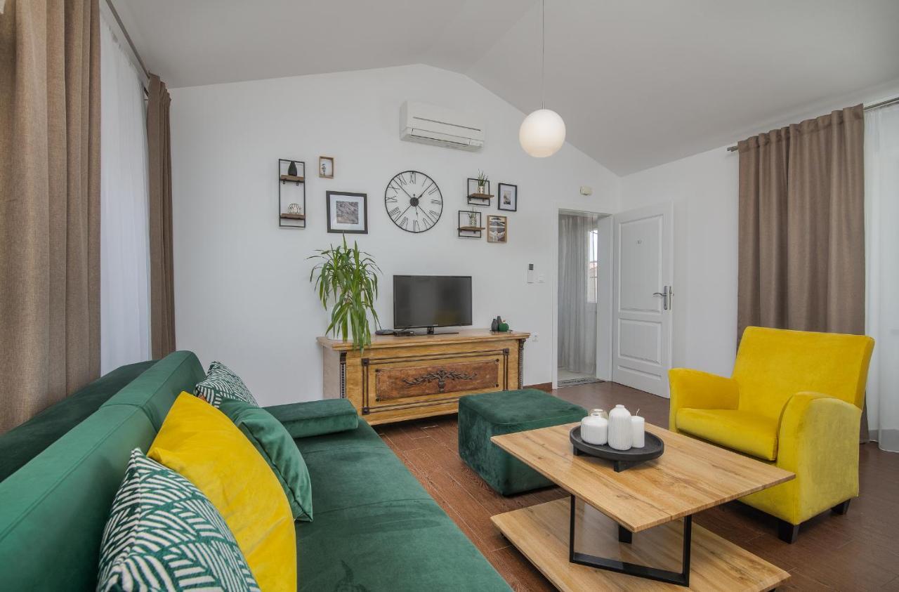 Apartment Marina Malinska Buitenkant foto