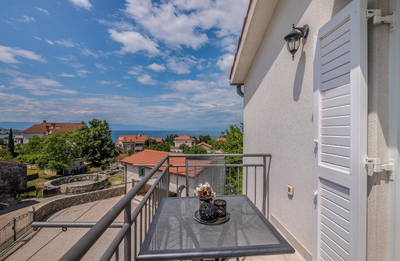 Apartment Marina Malinska Buitenkant foto