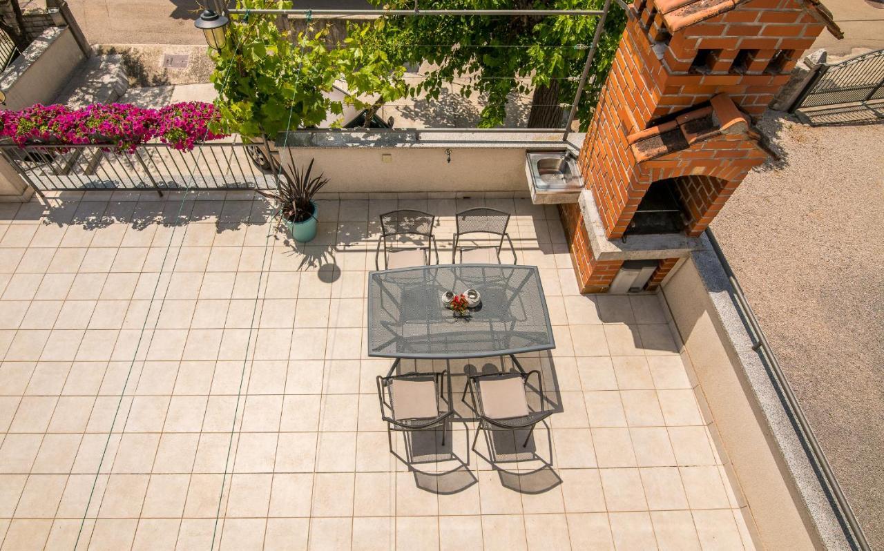 Apartment Marina Malinska Buitenkant foto