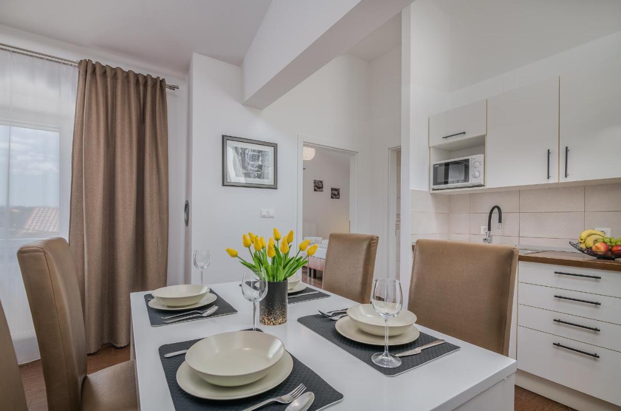 Apartment Marina Malinska Buitenkant foto
