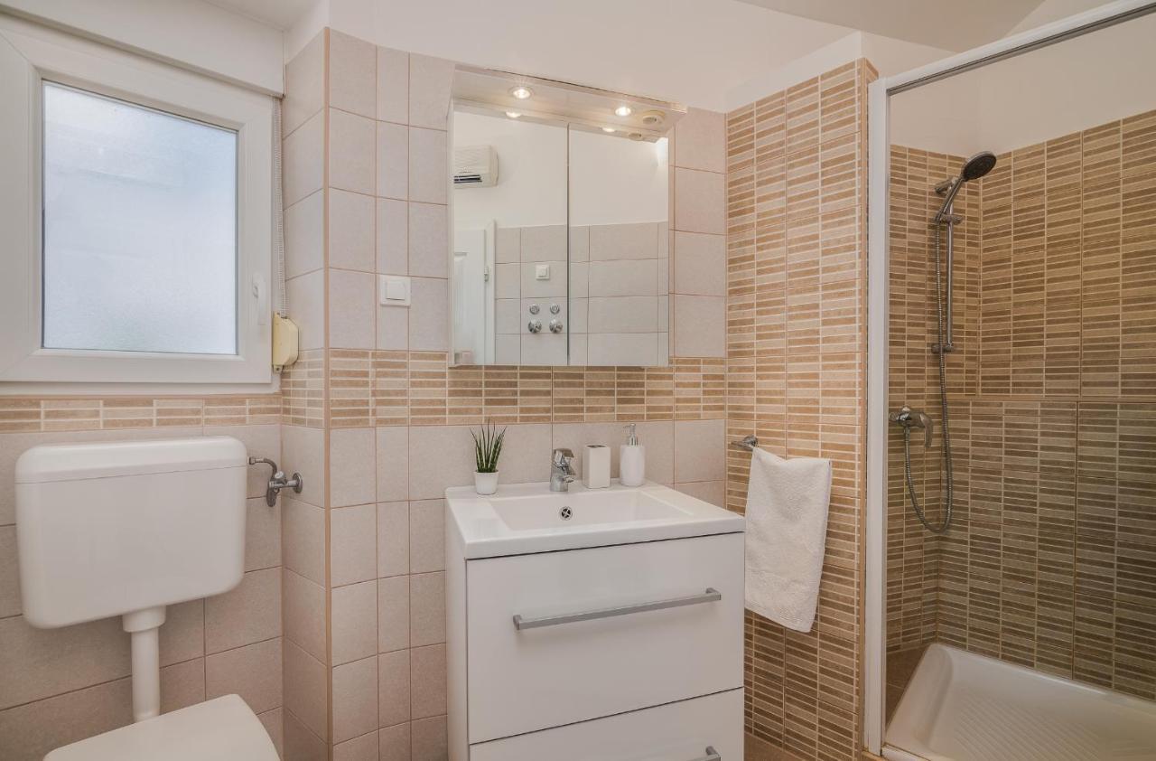 Apartment Marina Malinska Buitenkant foto