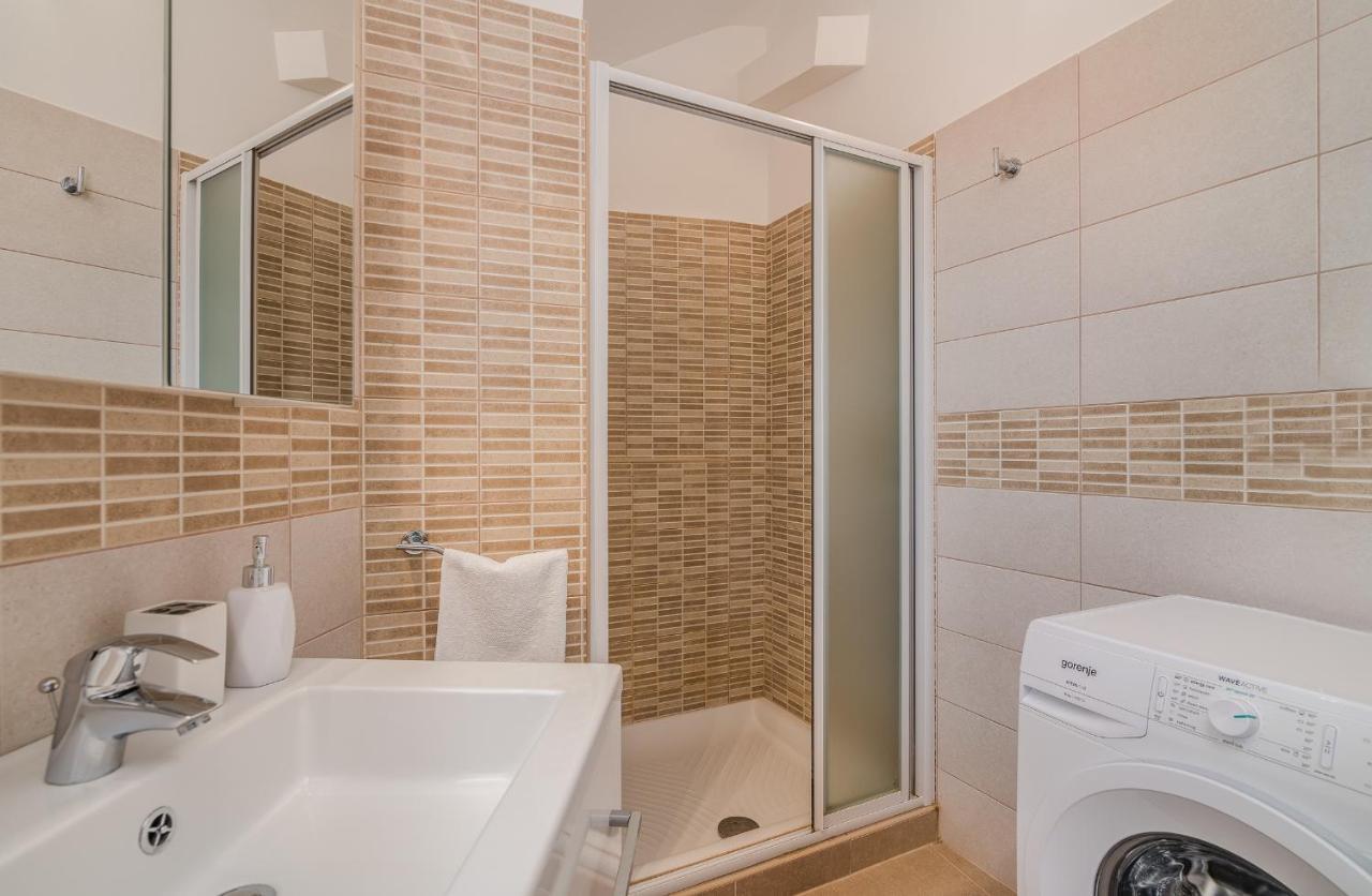 Apartment Marina Malinska Buitenkant foto