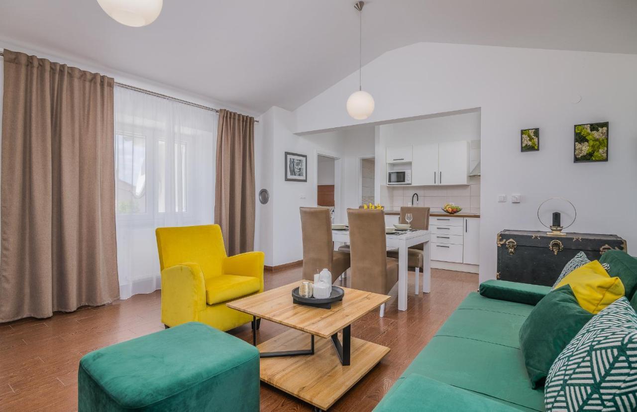 Apartment Marina Malinska Buitenkant foto