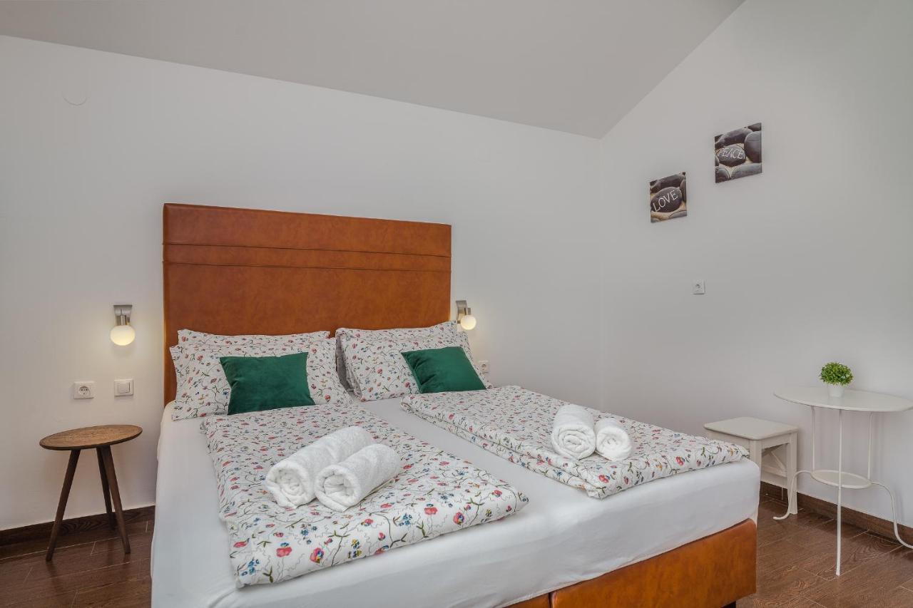 Apartment Marina Malinska Buitenkant foto